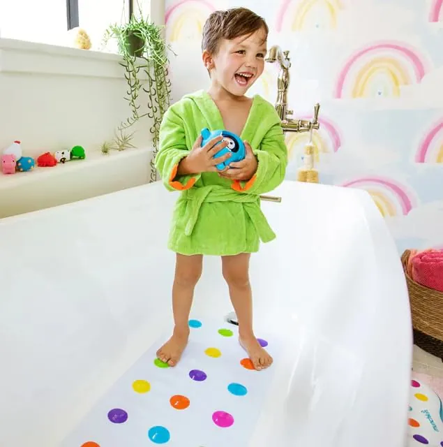 Munchkin Dots Bath Mat Review: Kids Non-Slip Tub Mat image 4