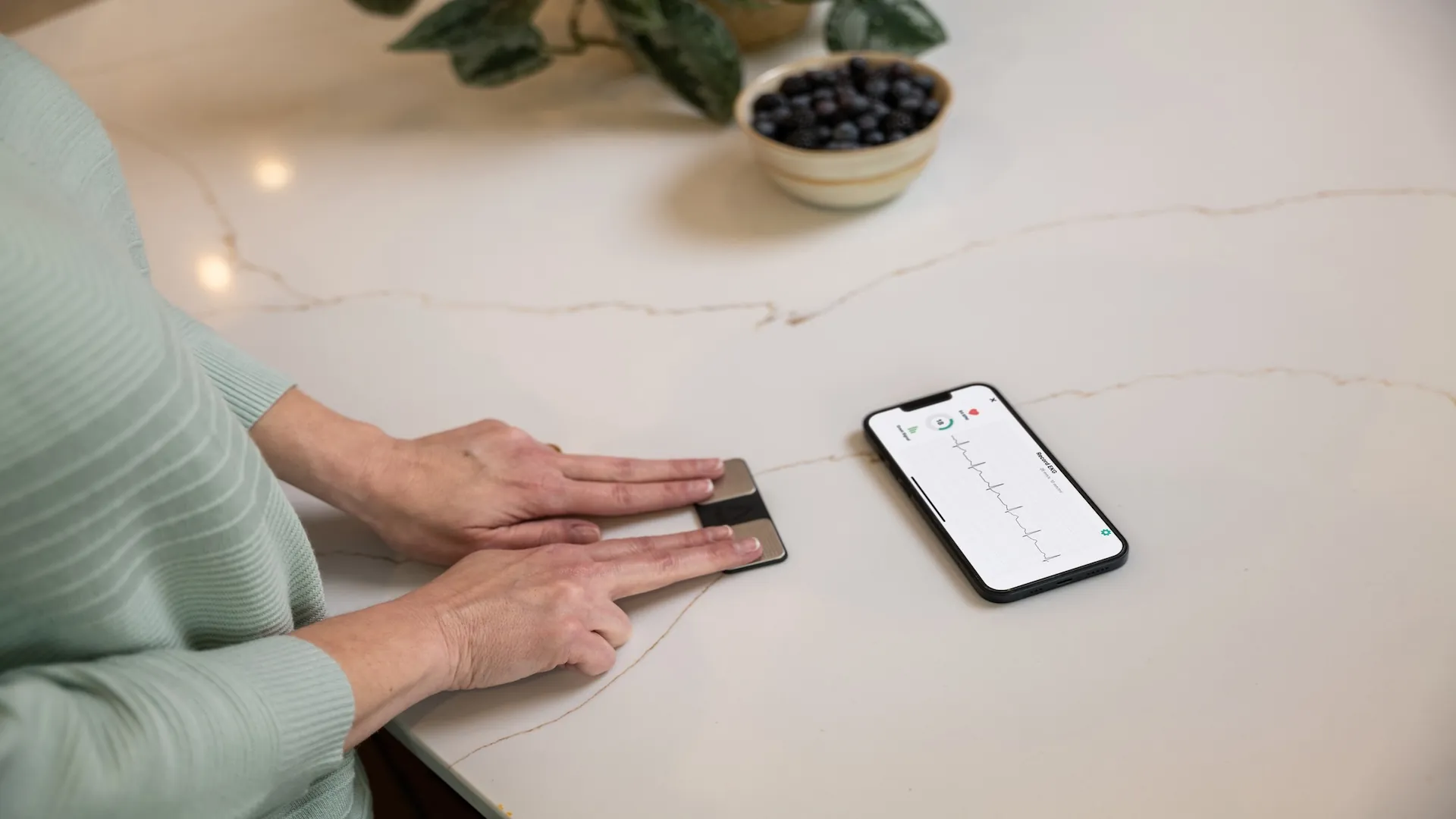 KardiaMobile 1-Lead Review: Portable Personal EKG image 7